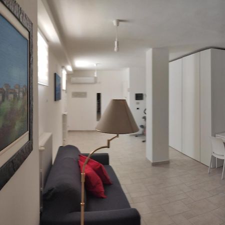 Seagull Apartments - Front And Sea View & Airport Bari Exterior foto