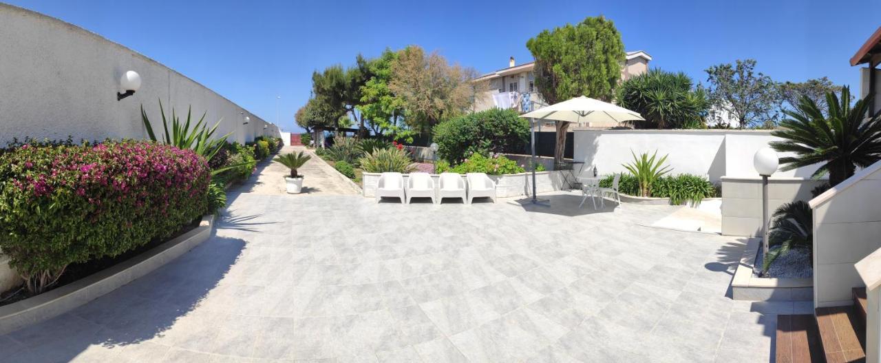 Seagull Apartments - Front And Sea View & Airport Bari Exterior foto